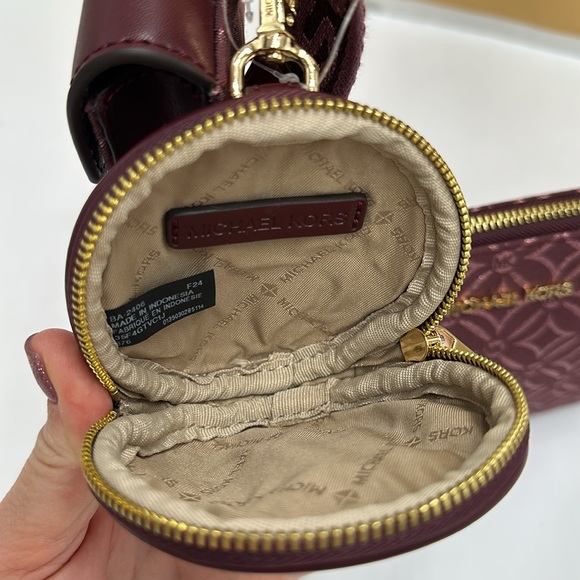 MICHAEL KORS Jet Set Travel Small Logo Jacquard Crossbody With Tech Attach
NWT - Picture 11 of 16